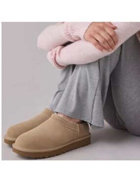UGG
Classic Micro women size 8 gently used
$140 colo: sand